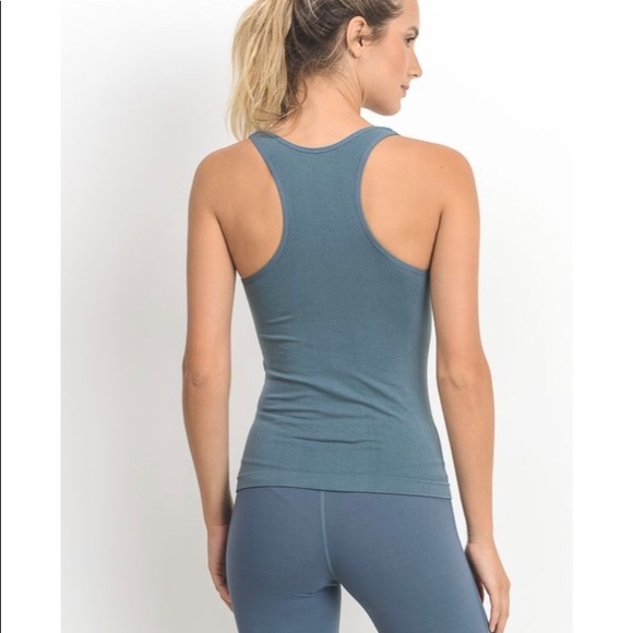 SALE💃🏼 Racerback Tank Soft & Stretchy - Picture 3 of 8